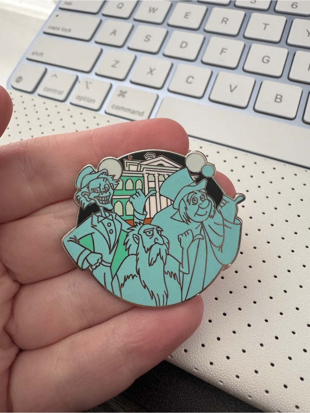 Disney Parks Haunted Mansion Hitchhiking Ghosts Pin LE 667 Disneyland is Home